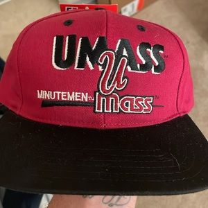 Brand New With Tags 90s Vintage University of Massachusetts Minutemen Snap Back